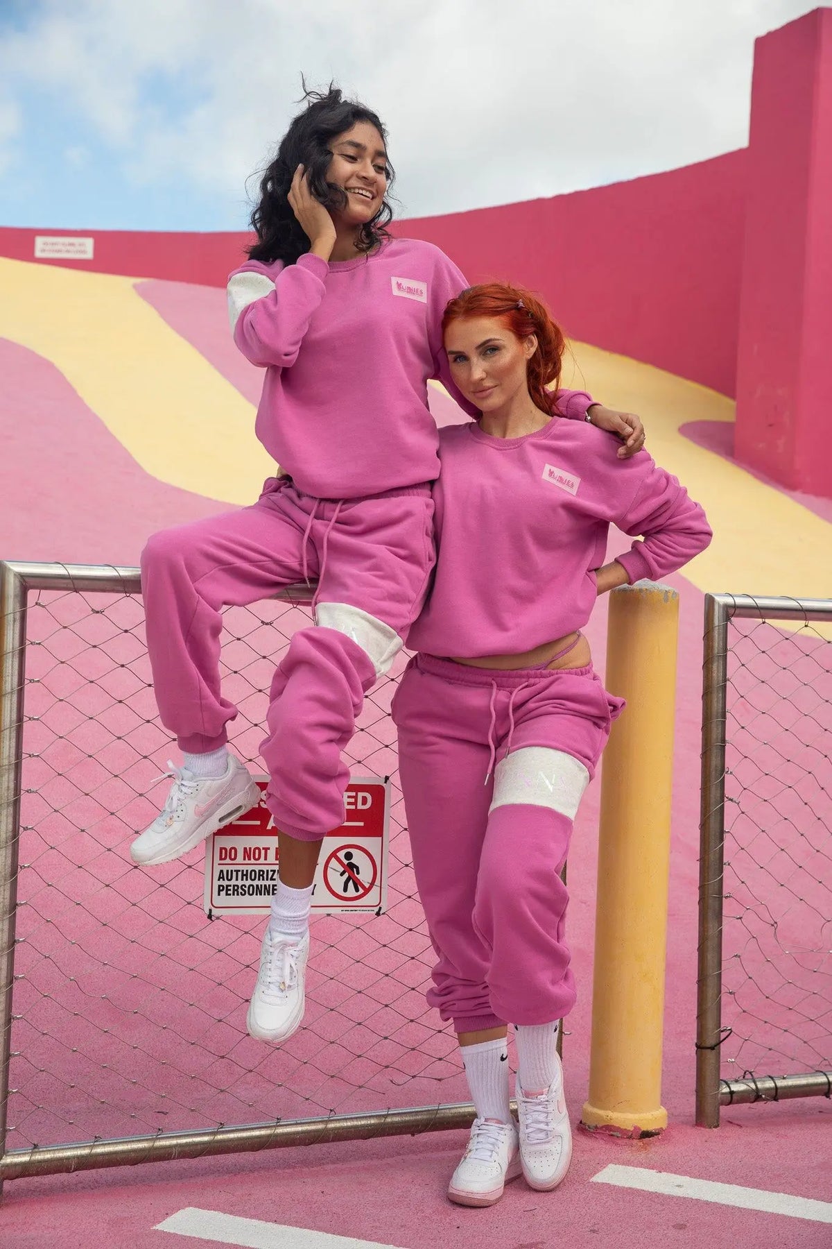 Comfortable Fuchsia Sweatshirt for Effortless Style