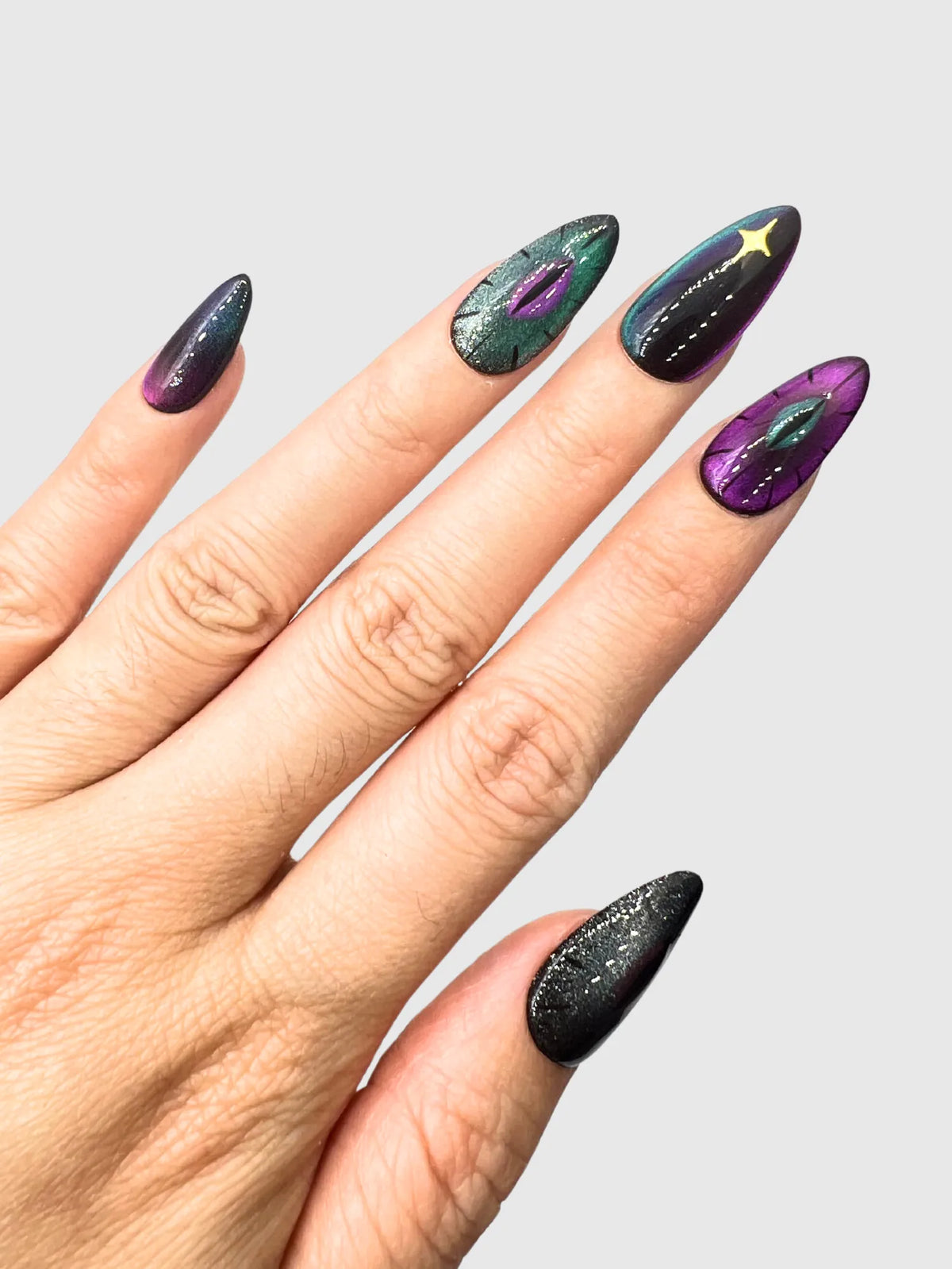 Snake Den Press On Nails - Mesmerizing & Durable Beauty